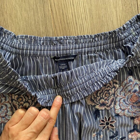 American Eagle Off-the-Shoulder Blue & White Striped Floral Blouse - Picture 4 of 11